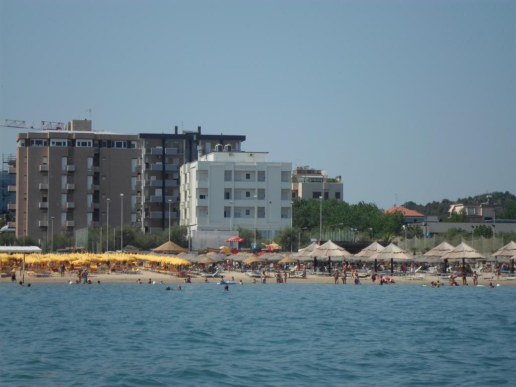 Hotel Mare Pesaro Exterior photo